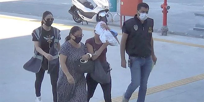 PAZARDA YANKESİCİLİK YAPAN 2 KADIN YAKALANDI