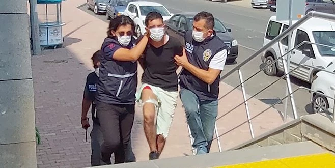 DÖRT ADRESİ SOYDU, YAKALANINCA DA GAZETECİLERE HAKARETLER SAVURDU