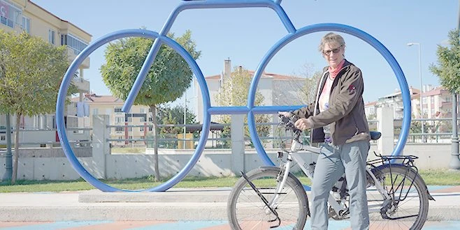 HOLLANDALI TÜRKOLOG ?TÜRKÇE?YE PEDAL ÇEVİRDİ