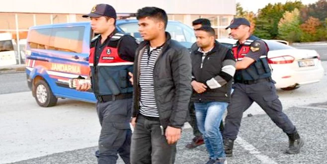 KAÇAK GÖÇMENLER YAKALANDI 