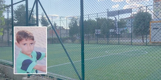 DEVRİLEN KALE DİREĞİ 6 YAŞINDAKİ ÇOCUĞU YAŞAMDAN KOPARDI