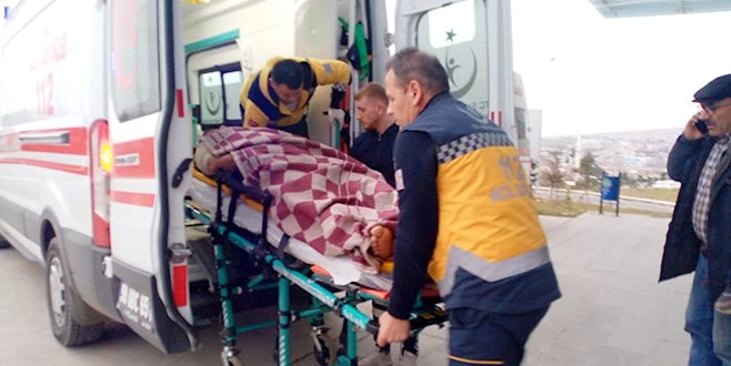 HAFRİYAT KAMYONU DEVRİLDİ