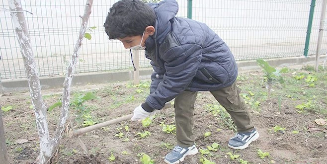 İLKOKUL ÖĞRENCİLERİ TOPRAKLA TANIŞTI