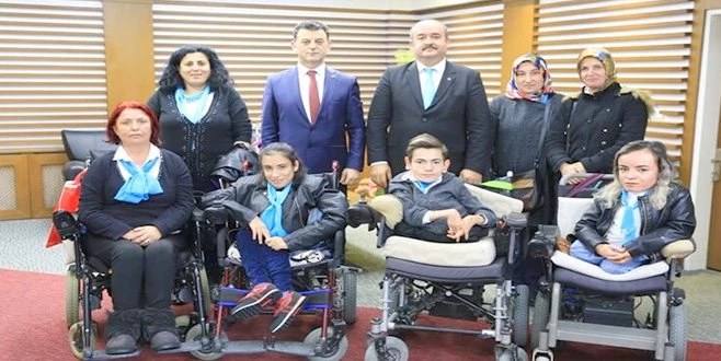 ENGELLİLERDEN BAŞKAN ÇETİN`E ZİYARET