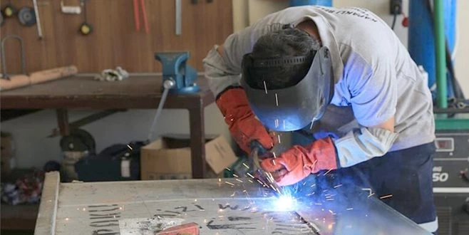 KAPAKLI`DA HASARLI KONTEYNERLER TAMİR EDİLİYOR