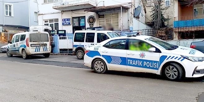 YOLDAN GEÇENLERİ GİZLİCE GÖRÜNTÜLEYİNCE KARAKOLLUK OLDU