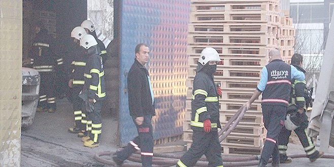 KAPAKLI`DA KERESTE DEPOSUNDA YANGIN