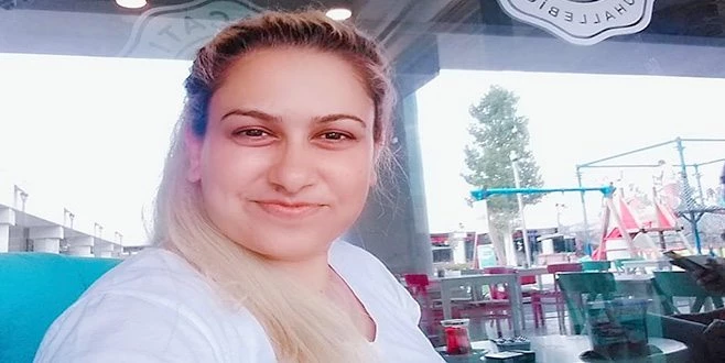 EŞİNİ SOKAKTA BIÇAKLADI