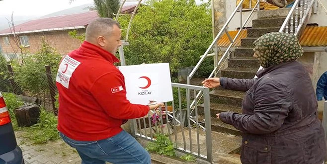 KIRKLARELİ?NDE EVİ YANAN AİLEYE TÜRK KIZILAY?INDAN YARDIM