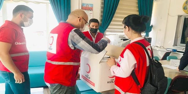 KIZILAY?DAN İHTİYAÇ SAHİBİ ÖĞRENCİLERE EĞİTİM SETİ
