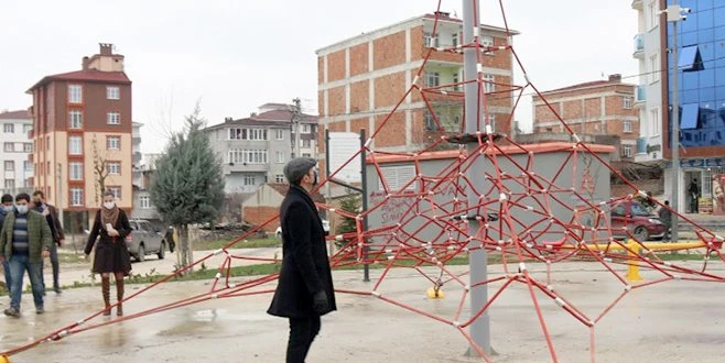 KIZILPINAR`DA YAPILAN YENİ PARKLARDA SONA GELİNDİ