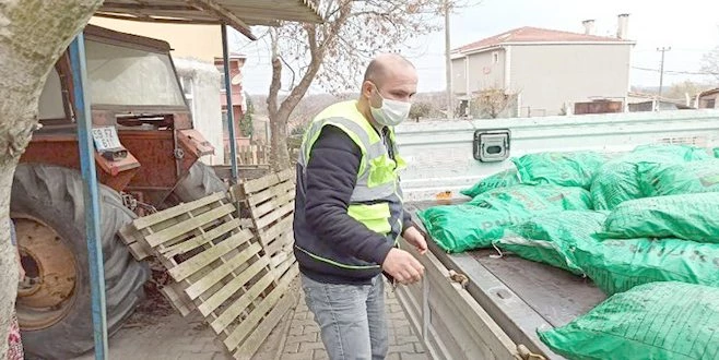 ERGENE`DE İHTİYAÇ SAHİPLERİNE KÖMÜR YARDIMI