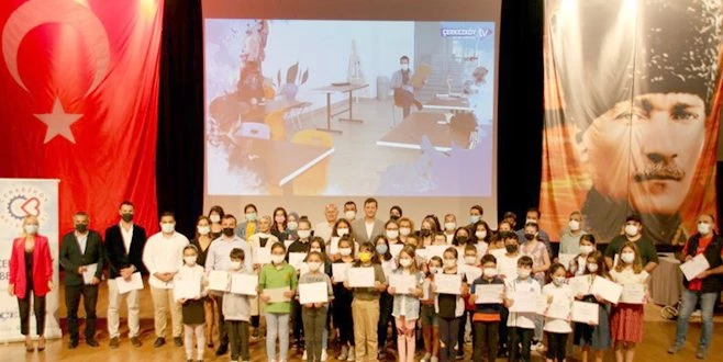 BAŞARILI KURSİYERLERE SERTİFİKALARI VERİLDİ