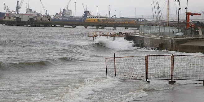 MARMARA?DA DENİZ ULAŞIMINA LODOS ENGELİ
