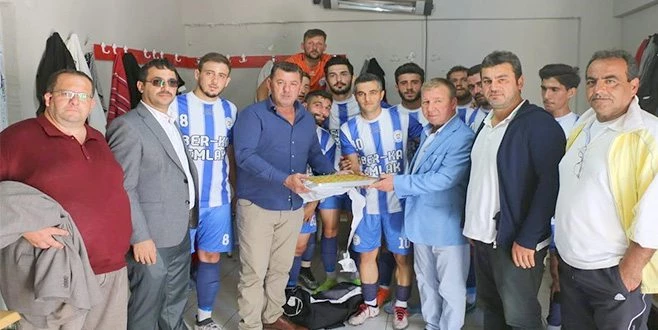 İLK MAÇI  TARAFTARLARLA BİRLİKTE İZLEDİ