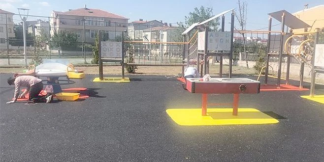 ERGENE MASAL PARK`IN ZEMİNİ YENİLENDİ