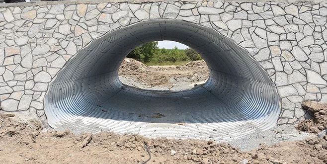 YANIKAĞIL İLE KARAAĞAÇ MAHALLELERİ ARASINDAKİ MENFEZ YENİLENDİ