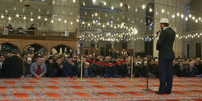 MÜEZZİNLER EZANLARIYLA MEST ETTİ