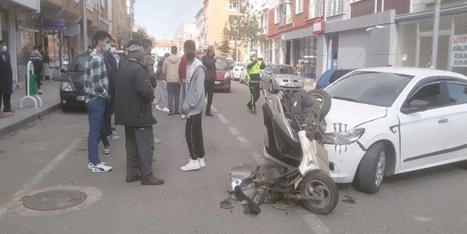 MOTOSİKLET İLE OTOMOBİL ÇARPIŞTI