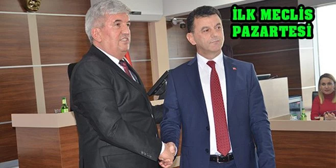 İSTİFA ETTİĞİ MECLİS`E BAŞKAN OLARAK DÖNÜYOR