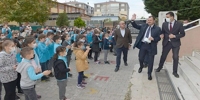 ÇEVRECİ MİNİKLERE ÖDÜL YAĞMURU