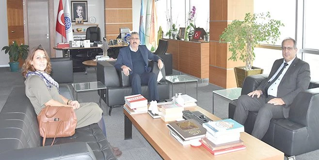 ÜNİVERSİTE REKTÖRÜNE NEZAKET ZİYARETİ