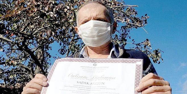 54 YAŞINDA MEZUN OLDU, İKİNCİ ÜNİVERSİTEYE BAŞLADI