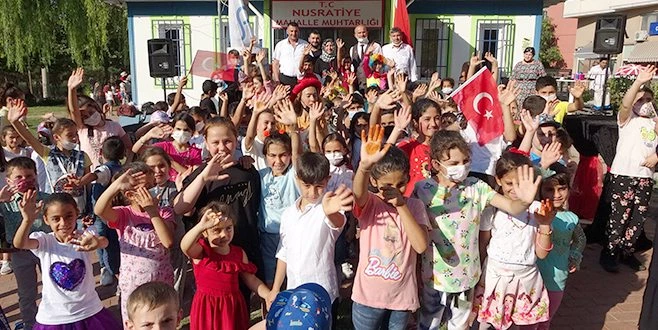 MAHALLE MUHTARINDAN YÜZLERCE ÇOCUĞA BAYRAM ŞENLİĞİ 