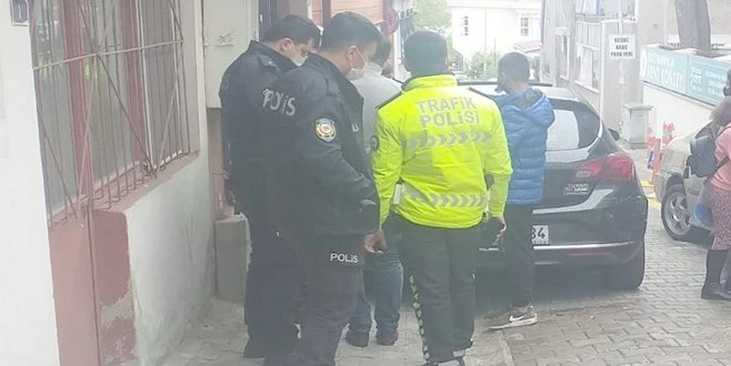 BABASININ ARABASINI GİZLİCE ALAN ÇOCUK SÜRÜCÜ POLİSE ÇARPTI