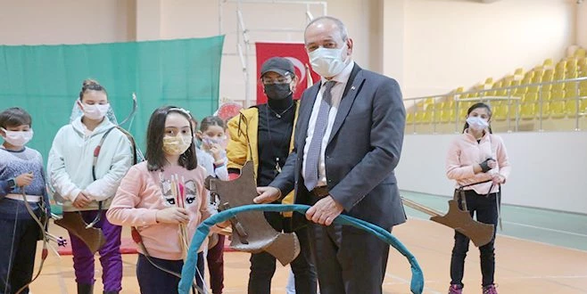 BAŞKAN ATA, OKÇULUK ANTRENMANINA KATILDI