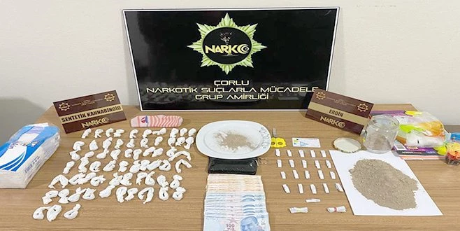 POLİS UYUŞTURUCUYU ÇORAPLARDA BULDU