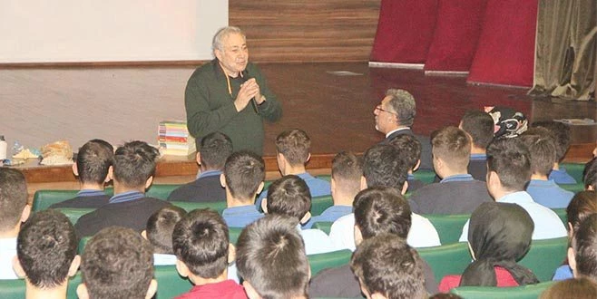 MEŞHUR PROFESÖR ÇOSB ÖĞRENCİLERİ İLE BULUŞTU