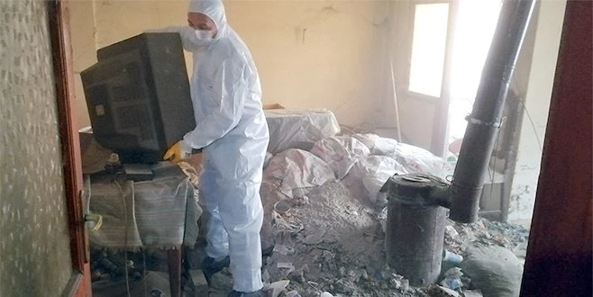 BELEDİYE EKİPLERİ ÇÖP EVİ TEMİZLEDİ