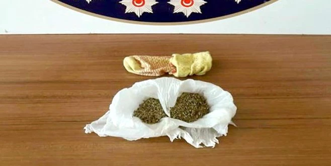 ÇOCUK ÇORABI İÇİNDEN UYUŞTURUCU ÇIKTI