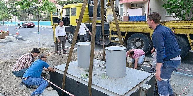 SÜLEYMANPAŞA`DA ÇÖP KONTEYNERLERİ YER ALTINA İNİYOR
