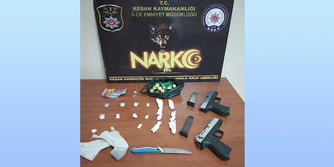 UYUŞTURUCU ARAMASI YAPAN POLİSLERE BIÇAKLA SALDIRDILAR