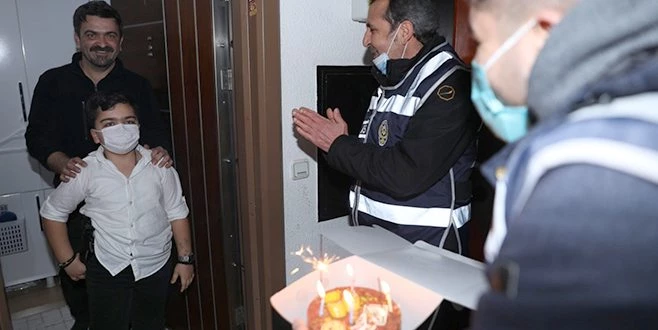  POLİS OLMAK İSTEYEN URAS?A, POLİS AĞABEYLERİNDEN DOĞUM GÜNÜ SÜRPRİZİ