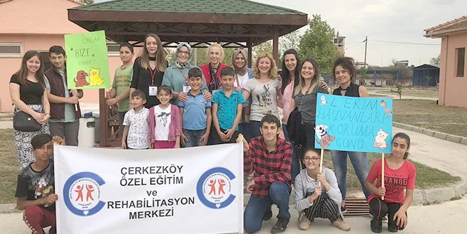 ÖZEL ÖĞRENCİLERDEN ANLAMLI MESAJLAR