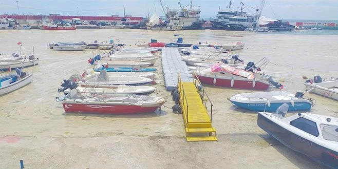 BALIKÇILARIN KİRLİ KABUSU ?SALYA? GERİ DÖNDÜ