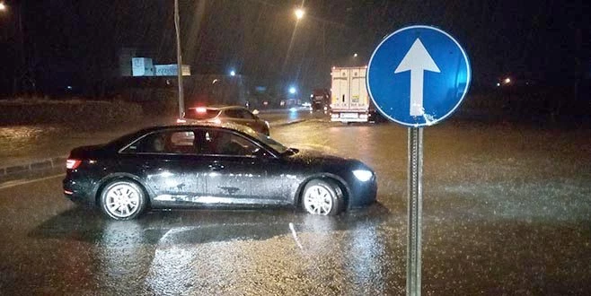 İSTANBUL - ÇANAKKALE YOLU TRAFİĞE KAPANDI