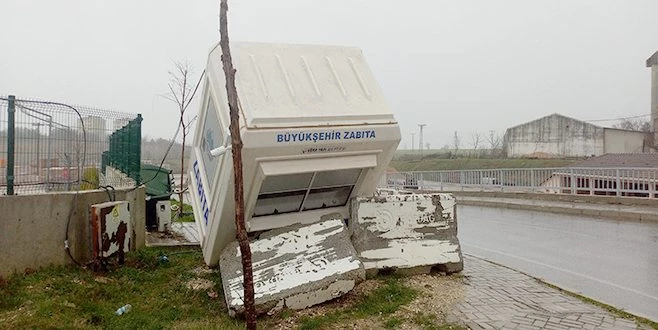 TEKİRDAĞ?DA SAĞANAK YAĞIŞ VE ŞİDDETLİ FIRTINA ETKİLİ OLUYOR