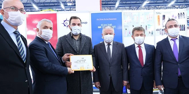 VALİ AZİZ YILDIRIM SERTİFİKALARI TEK TEK VERDİ