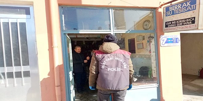 SU TESİSATÇISINDA 20 BİN LİRALIK SOYGUN