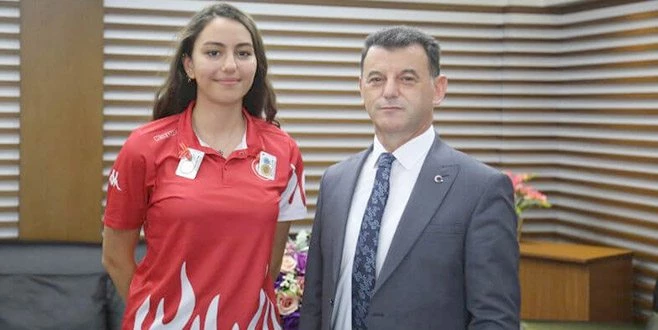 BAŞKAN ÇETİN SPORCULARI ÖDÜLLENDİRDİ