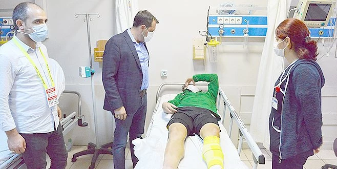 SAKATLANAN OYUNCUYU HASTANEDE ZİYARET ETTİ