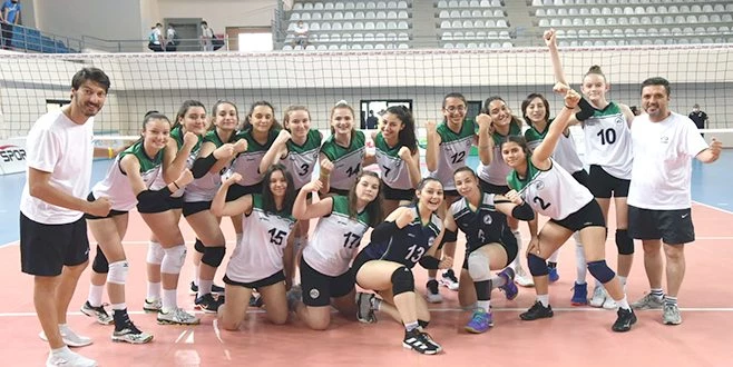 ÇBSK KADIN VOLEYBOL TAKIMI TARİH YAZDI