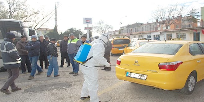 TEKİRDAĞ?DA TAKSİ VE MİNİBÜSLER İLAÇLANIYOR