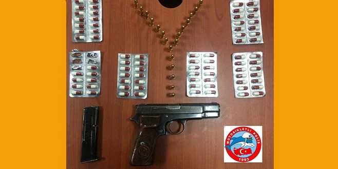 TİCARİ TAKSİDE SİLAH VE UYUŞTURUCU HAP ÇIKTI