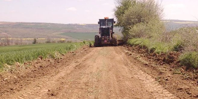 HASAT DÖNEMİ ÖNCESİNDE TARLA YOLLARINA BAKIM YAPILIYOR