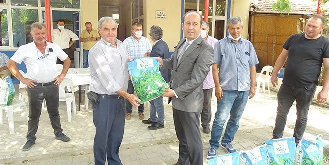 HAYVAN ÜRETİCİLERİNE YONCA TOHUMU DAĞITILDI